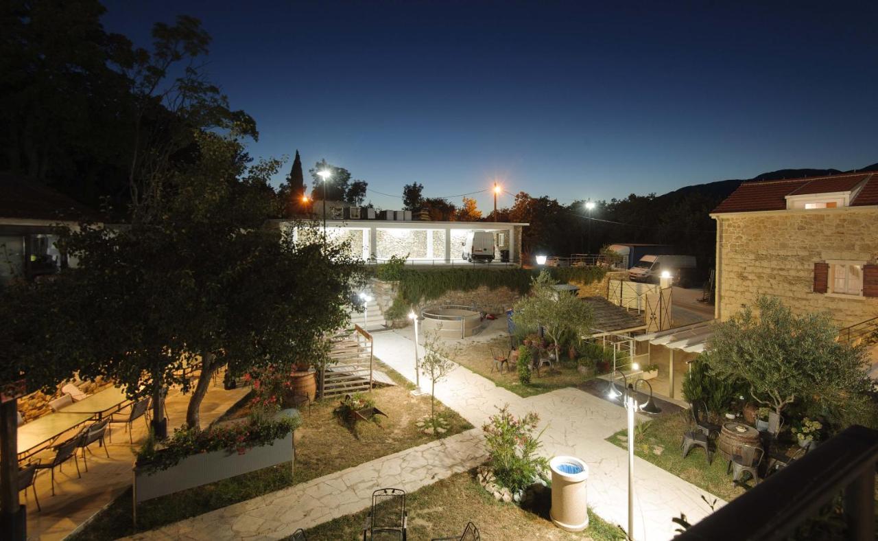 Village Property Trusa Tugare Exterior foto