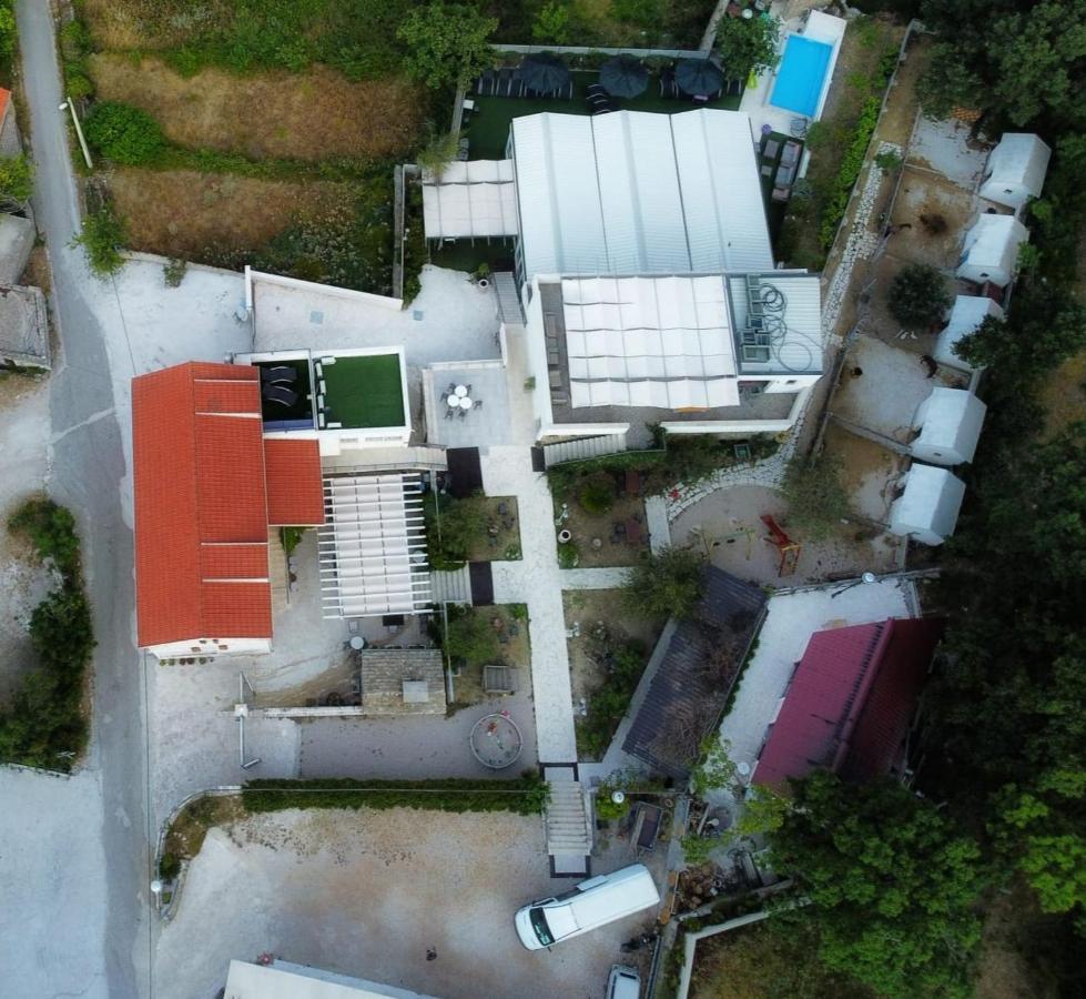Village Property Trusa Tugare Exterior foto